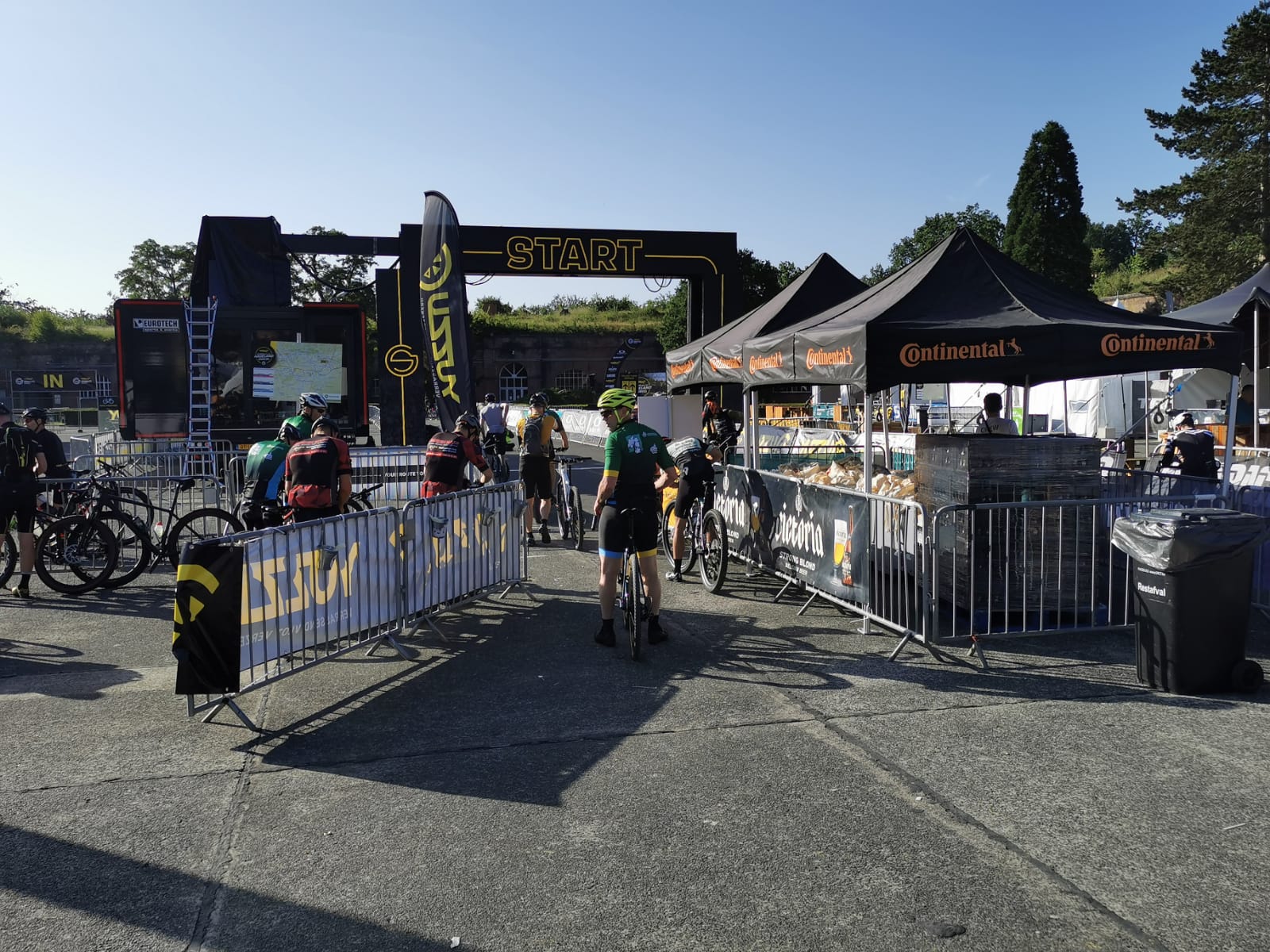 Grote jurywagen met LED Finishboog