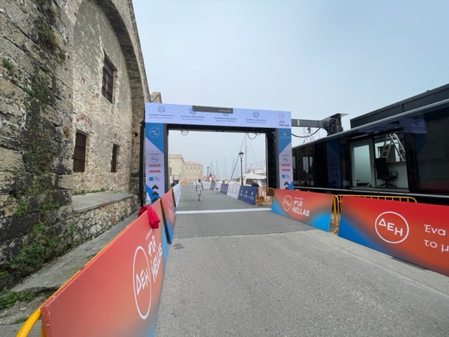 Grote jurywagen met LED Finishboog