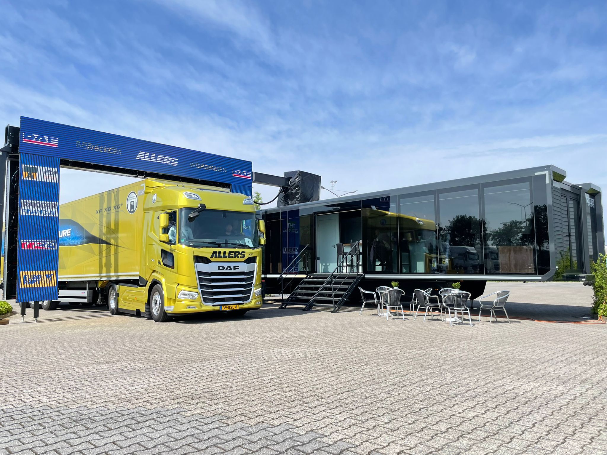 VIP-wagen met groot LED scherm (32m2)